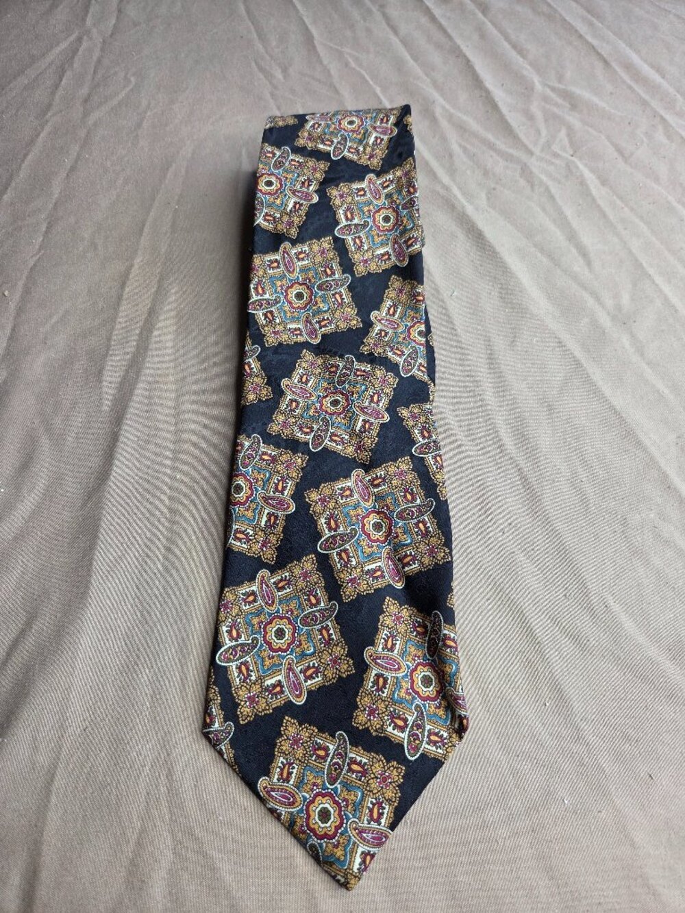 RARE Vintage Burberry London 100% Silk Black Paisley Medallion Neck Tie